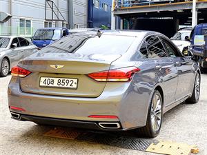 HYUNDAI Genesis - Vista 8