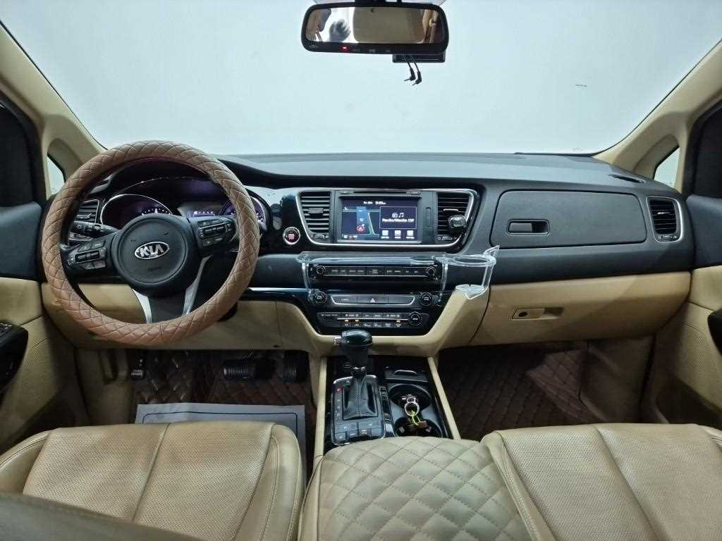 KIA Carnival - Vista 7