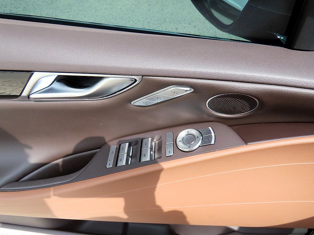 Genesis G80 - Vista 12