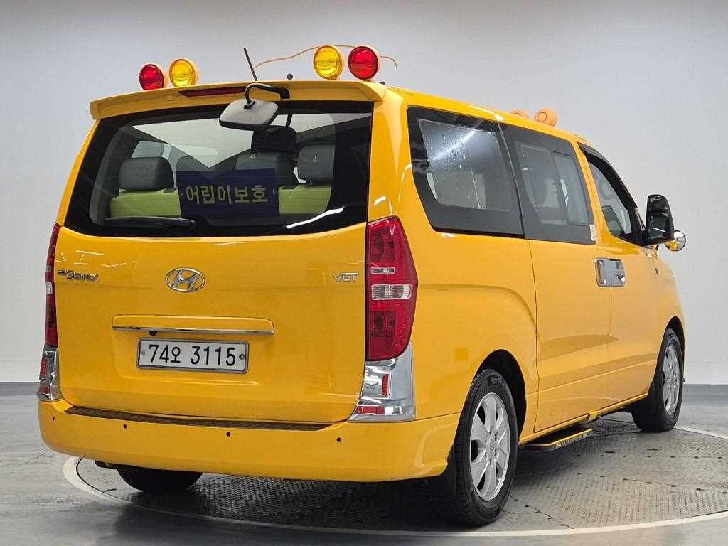 HYUNDAI Starex - Vista 3