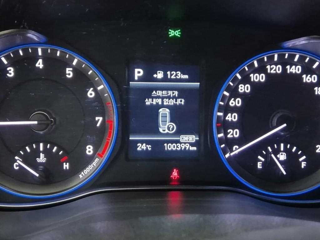 HYUNDAI Kona - Vista 6