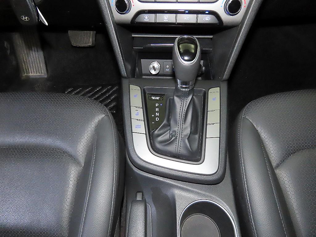 HYUNDAI Avante - Vista 12