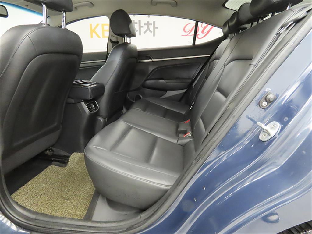 HYUNDAI Avante - Vista 6