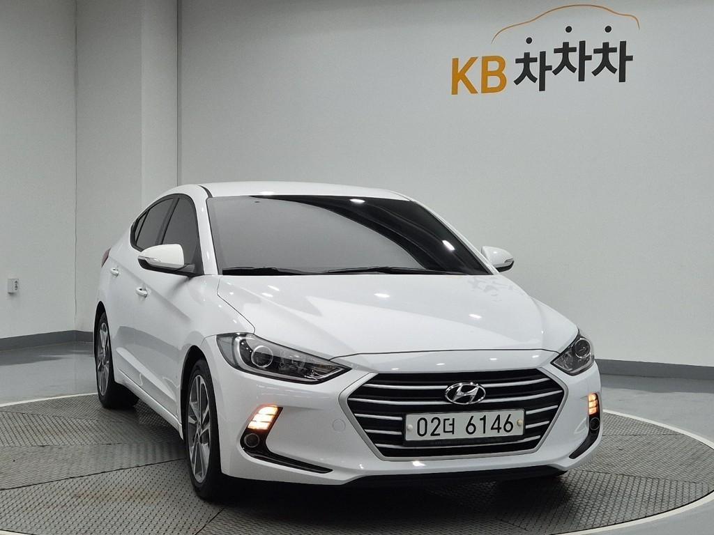 HYUNDAI Avante - Vista 4