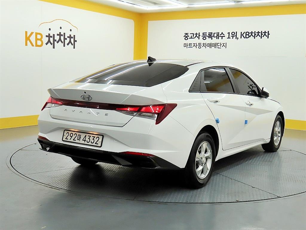 HYUNDAI Avante - Vista 4