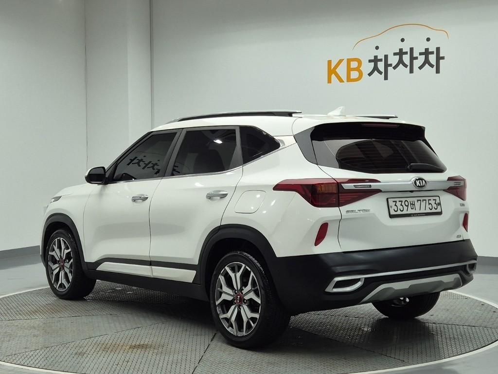 KIA Seltos - Vista 4