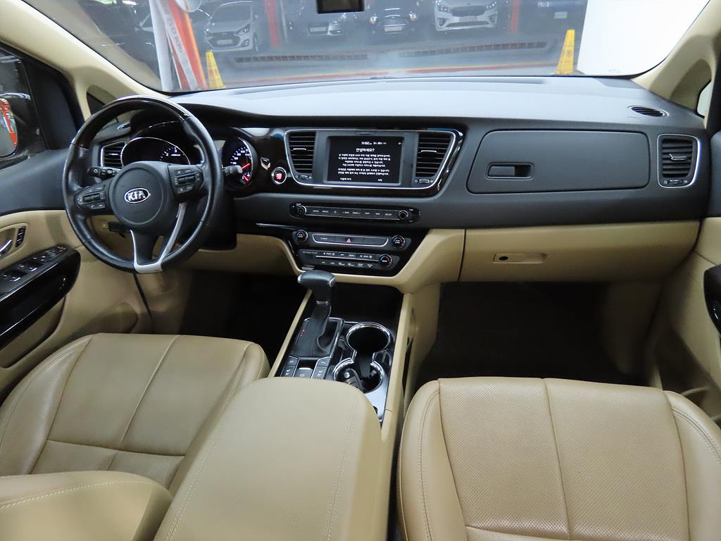 KIA Carnival - Vista 5