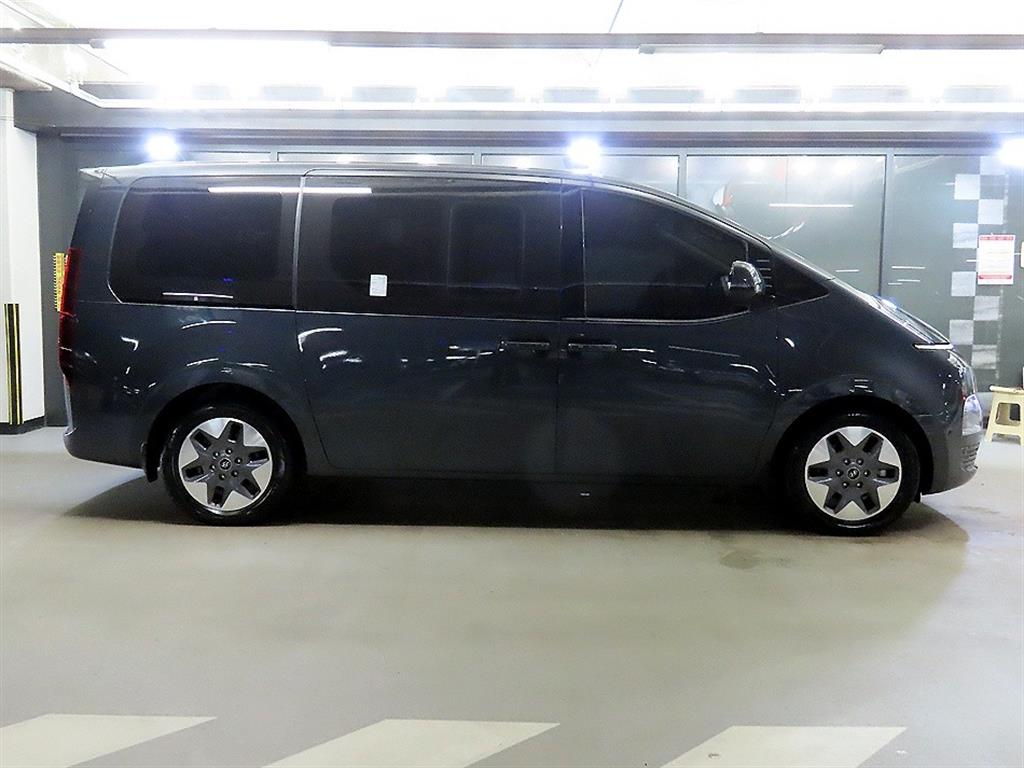 HYUNDAI Staria - Vista 3