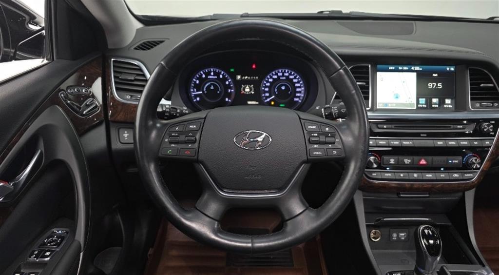 HYUNDAI Aslan - Vista 10
