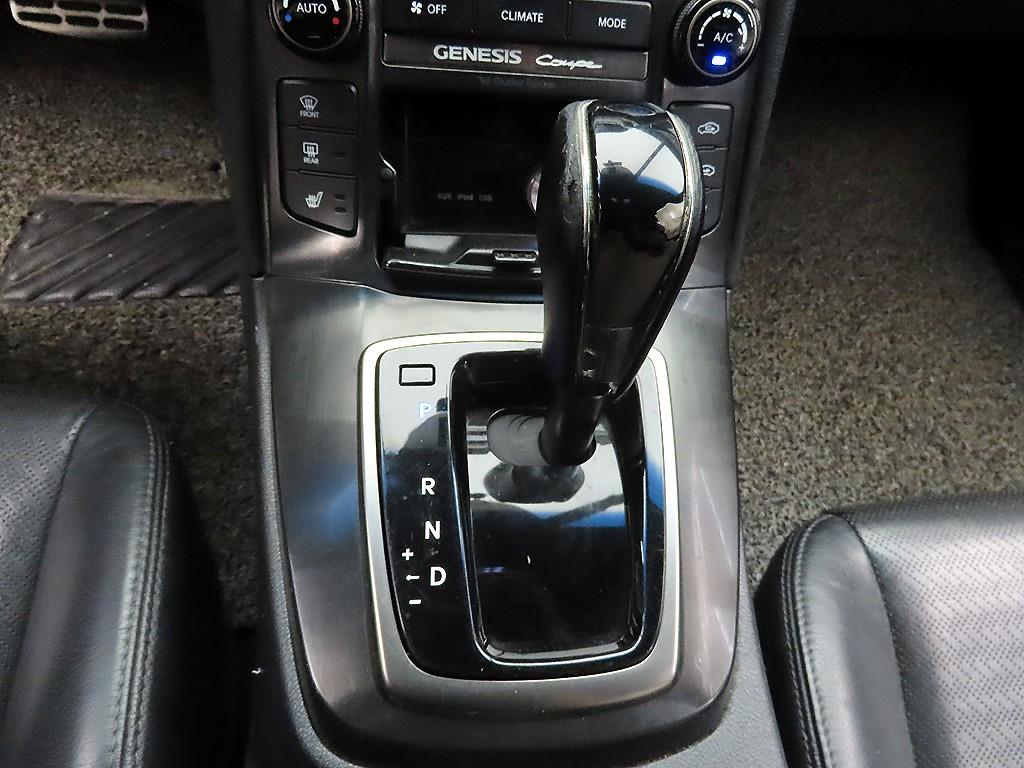 HYUNDAI Genesis - Vista 10