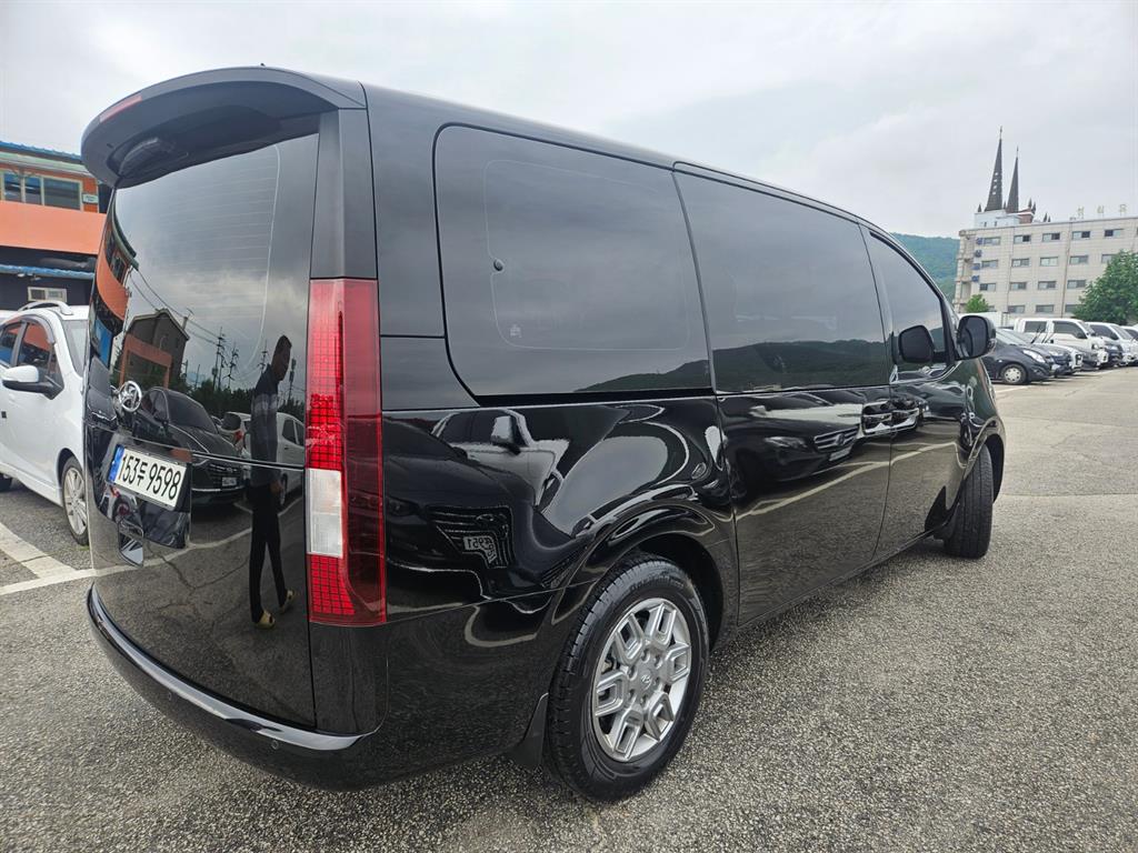 HYUNDAI Staria - Vista 3