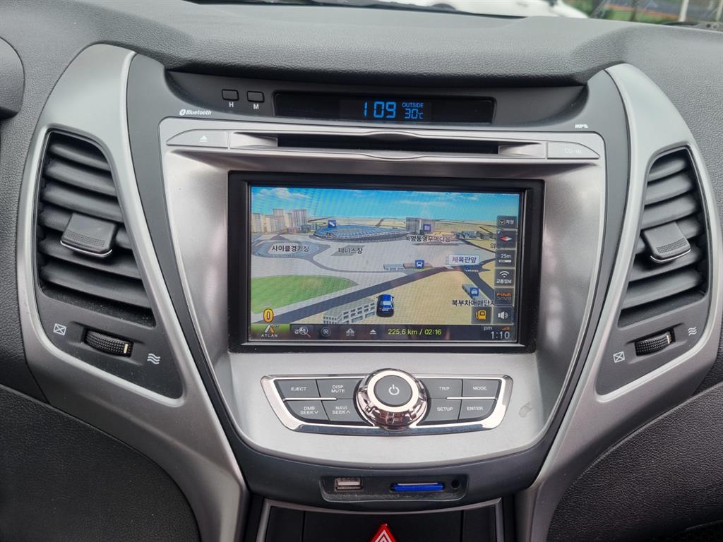 HYUNDAI Avante - Vista 8