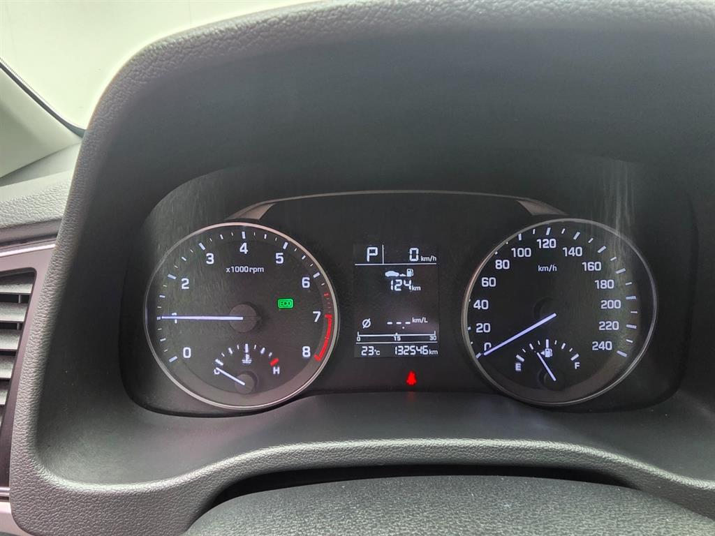 HYUNDAI Avante - Vista 8
