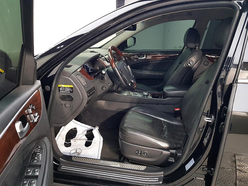 HYUNDAI Equus - Vista 8