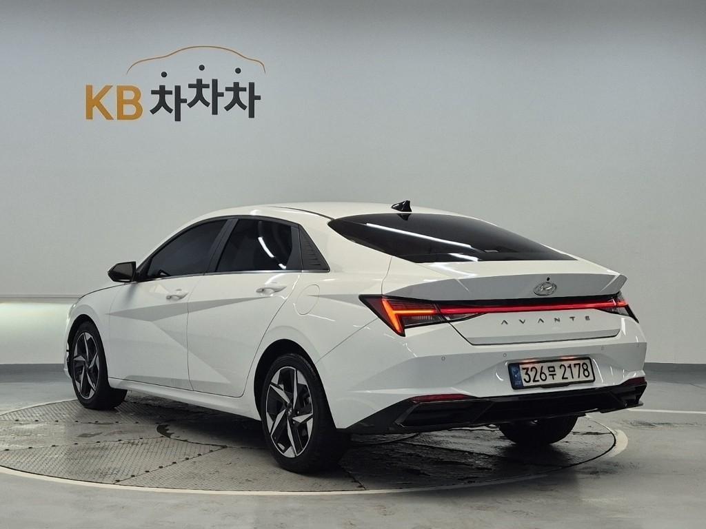 HYUNDAI Avante - Vista 2