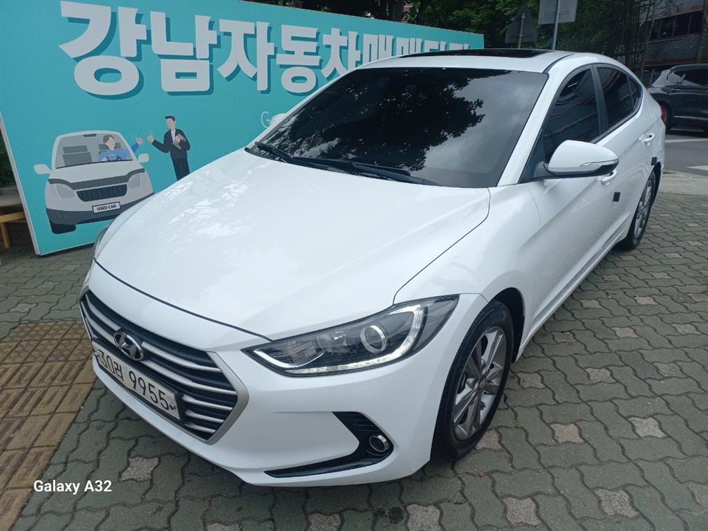 HYUNDAI Avante - Vista 2