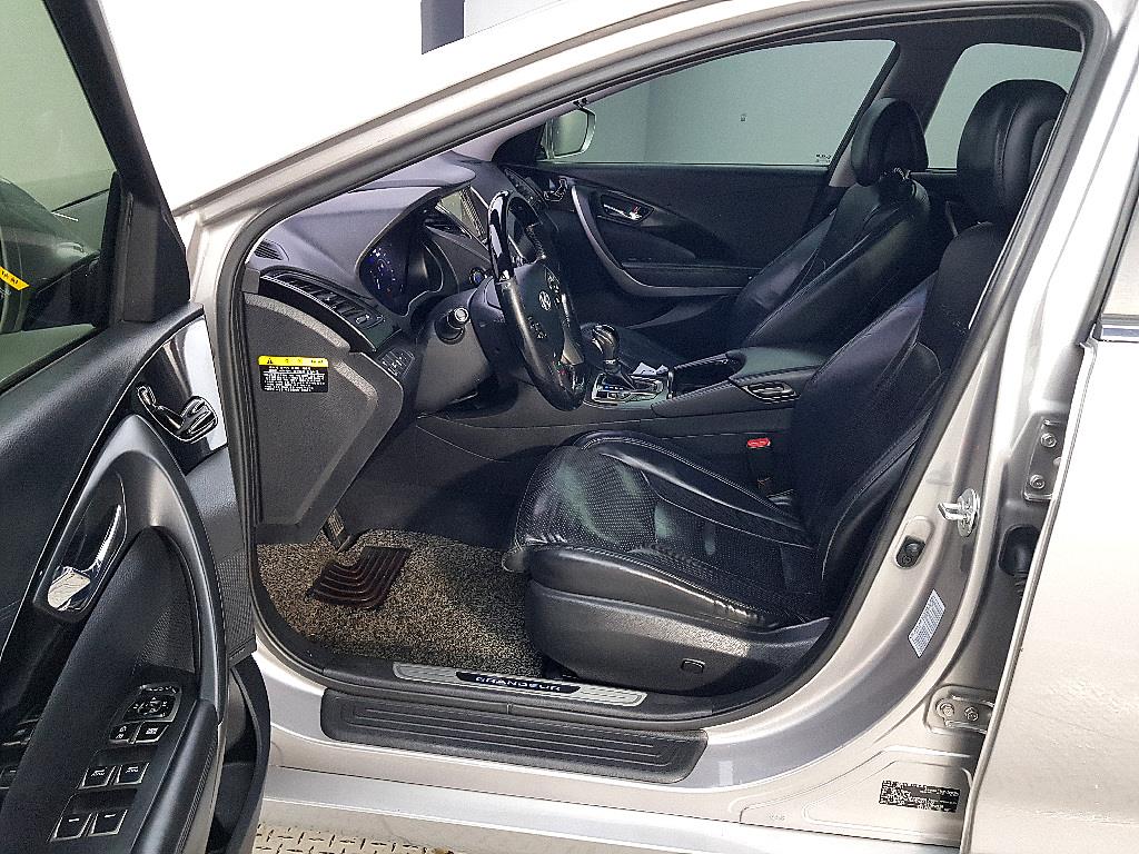 HYUNDAI Grandeur - Vista 8