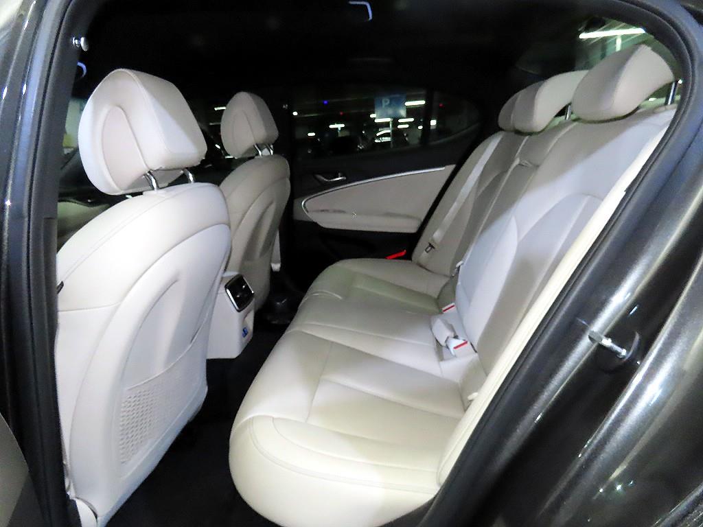 Genesis G70 - Vista 7