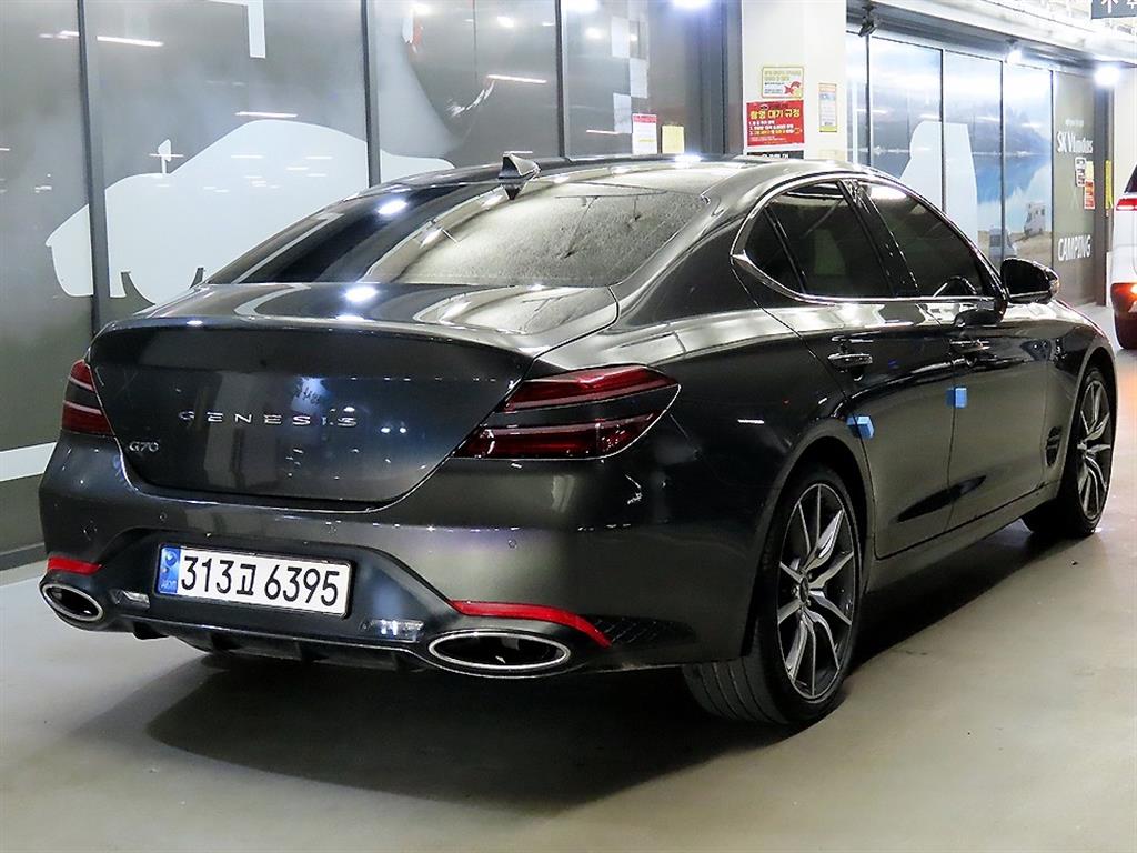 Genesis G70 - Vista 4