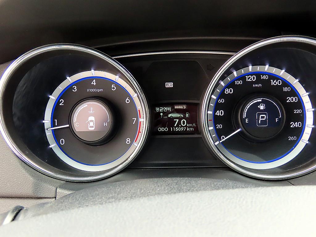 HYUNDAI Sonata - Vista 9