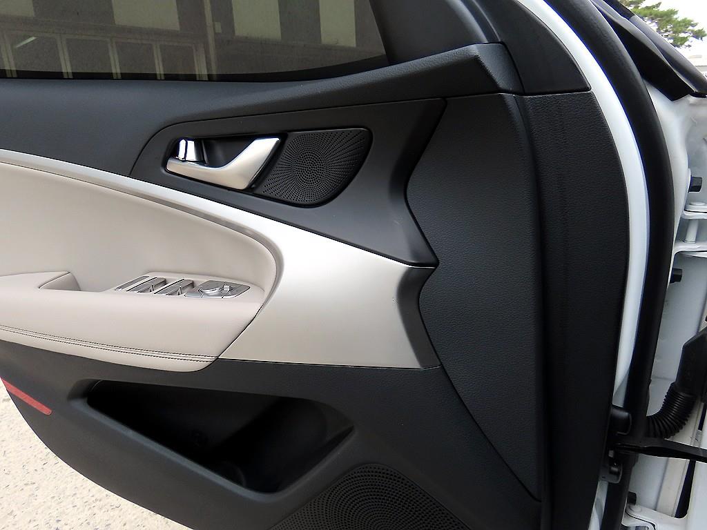 Genesis G70 - Vista 11