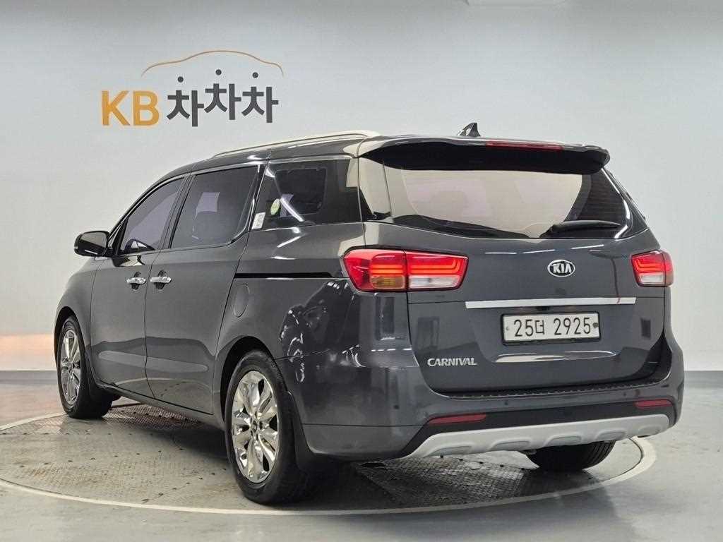 KIA Carnival - Vista 2