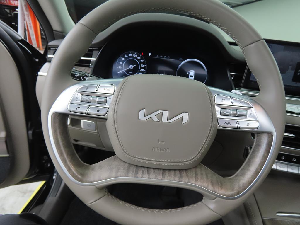 KIA K9 - Vista 8