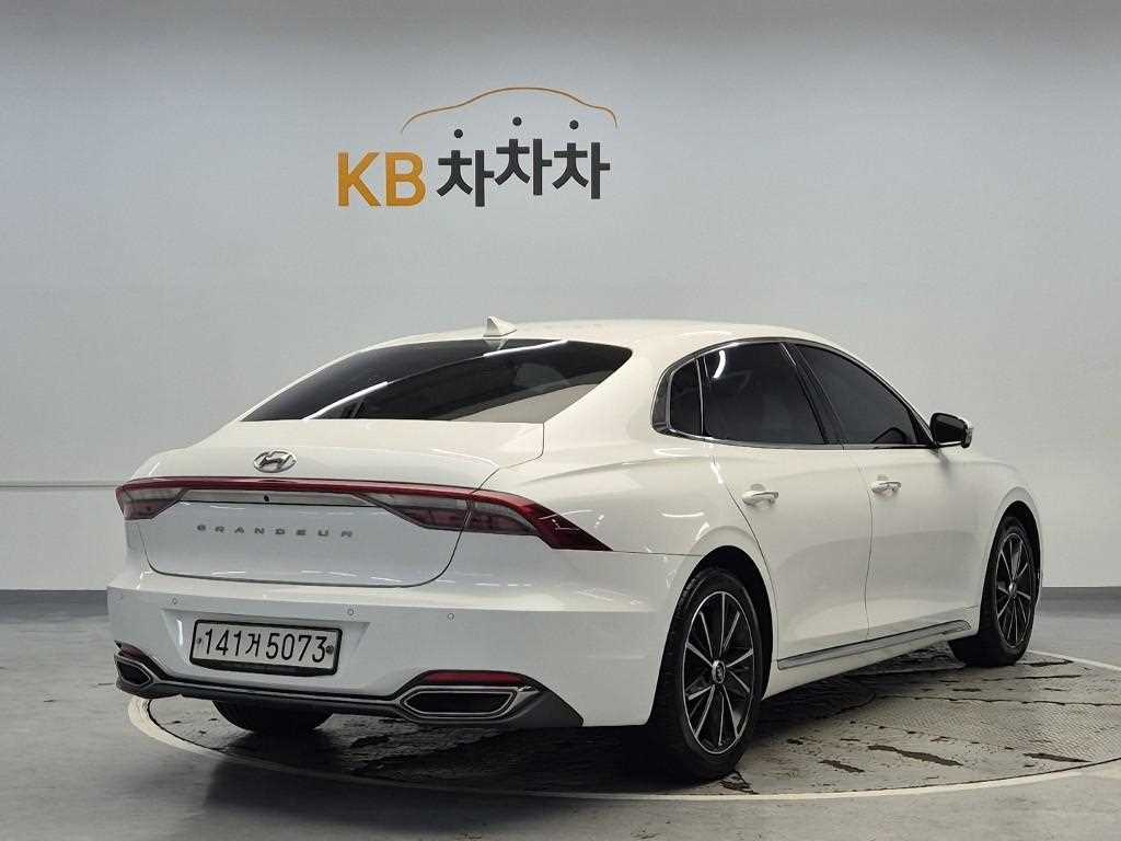 HYUNDAI Grandeur - Vista 3