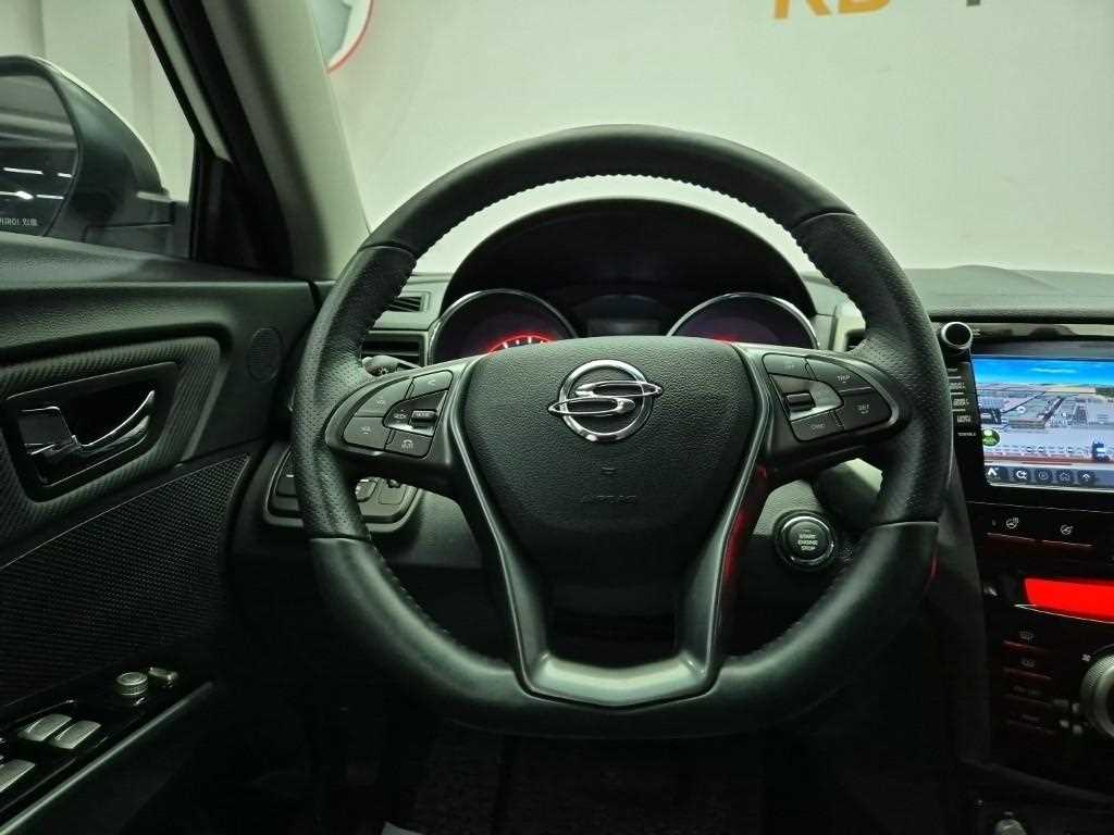 Ssangyong Tivoli - Vista 9