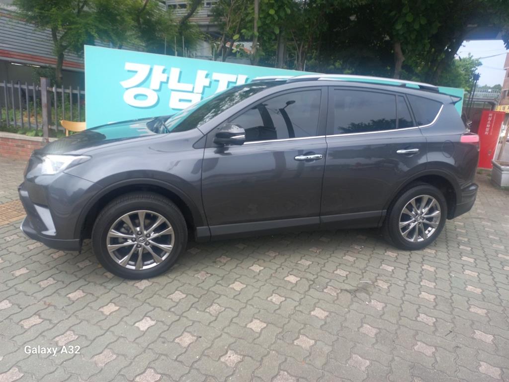 Toyota RAV4 - Vista 5