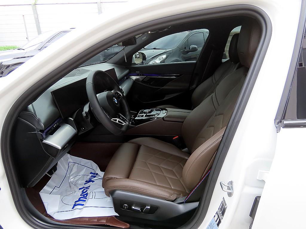 BMW 5 Series - Vista 5