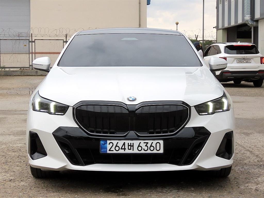 BMW 5 Series 2025 Blanco - Importación desde Corea - HF Imports Iquique - Foto 1