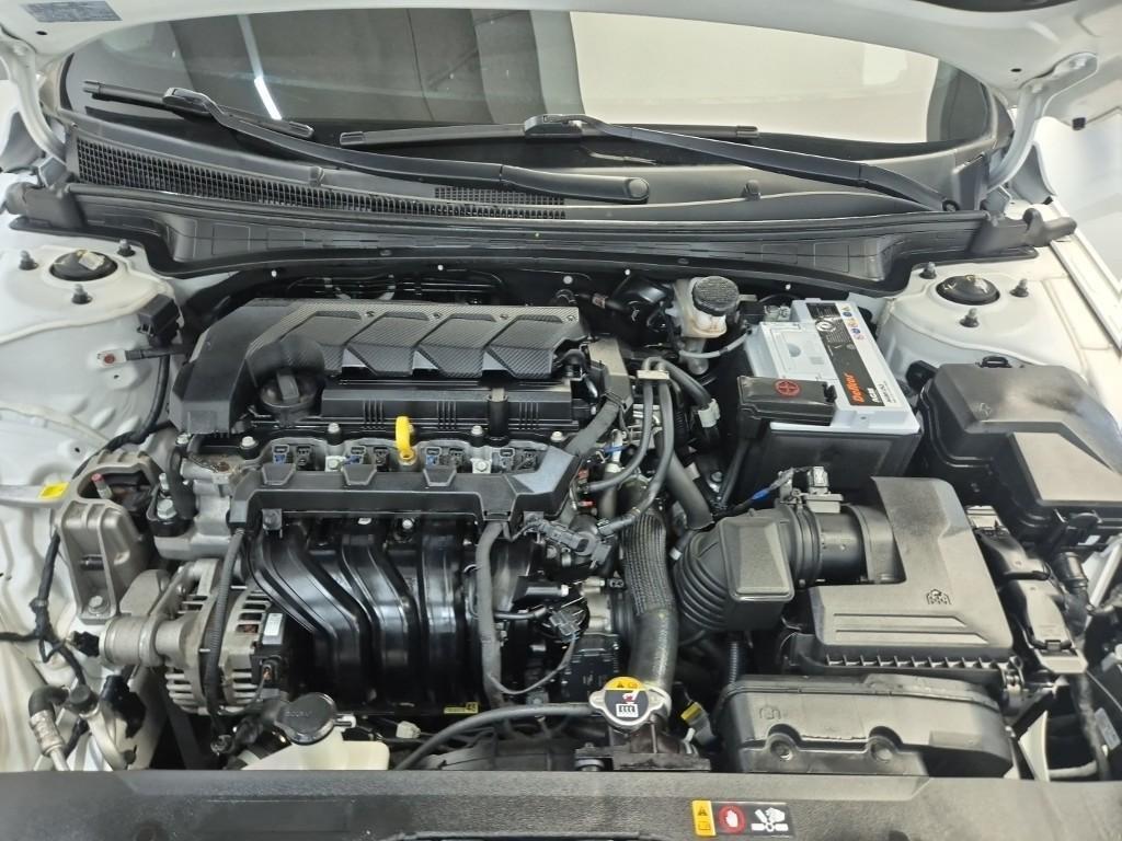 HYUNDAI Avante - Vista 5