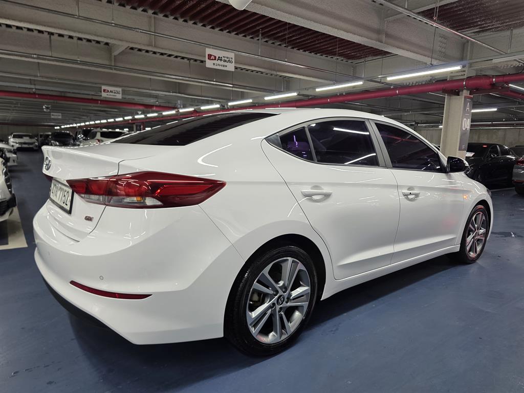 HYUNDAI Avante - Vista 4