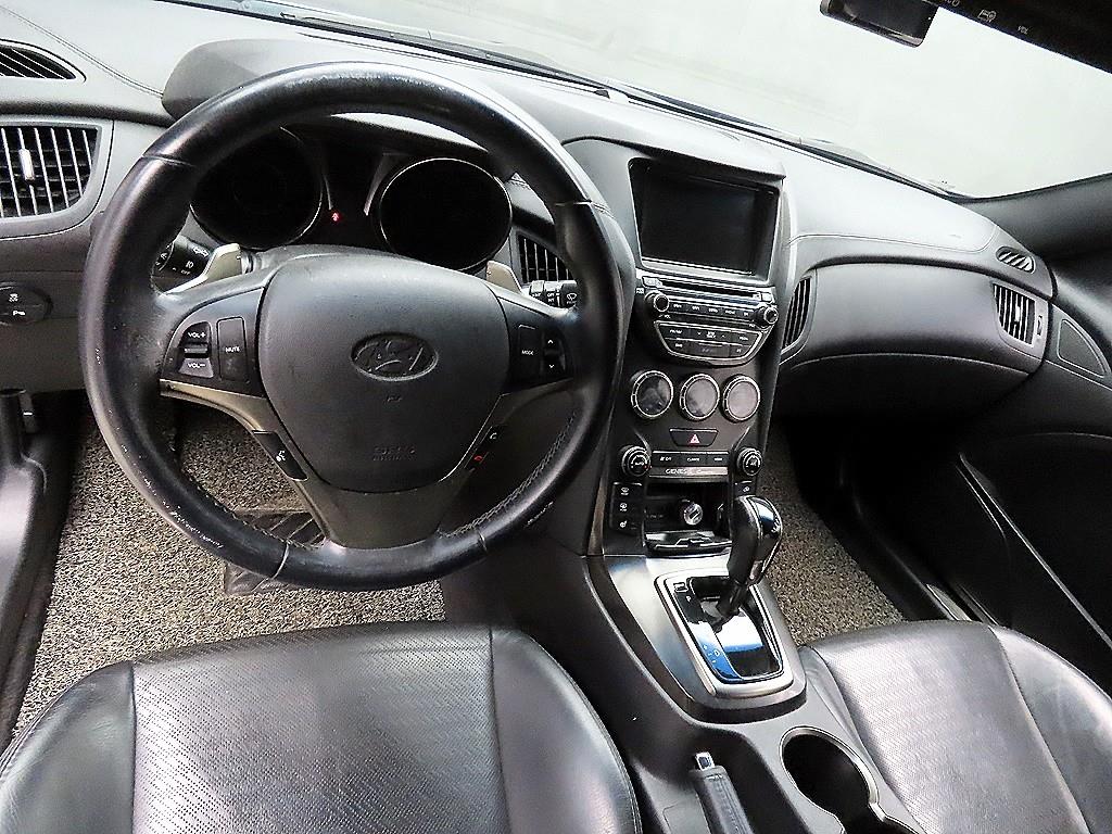 HYUNDAI Genesis - Vista 7