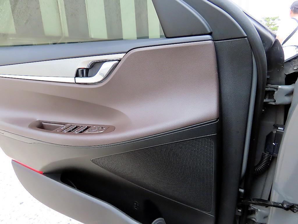 HYUNDAI Grandeur - Vista 11