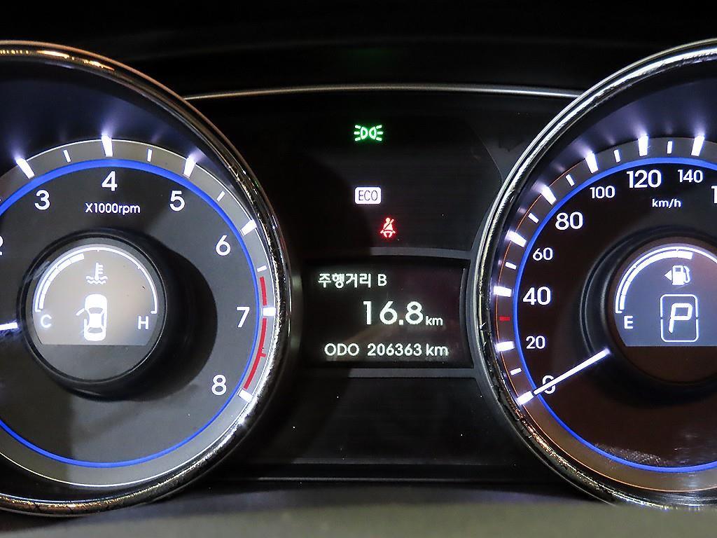 HYUNDAI Sonata - Vista 9