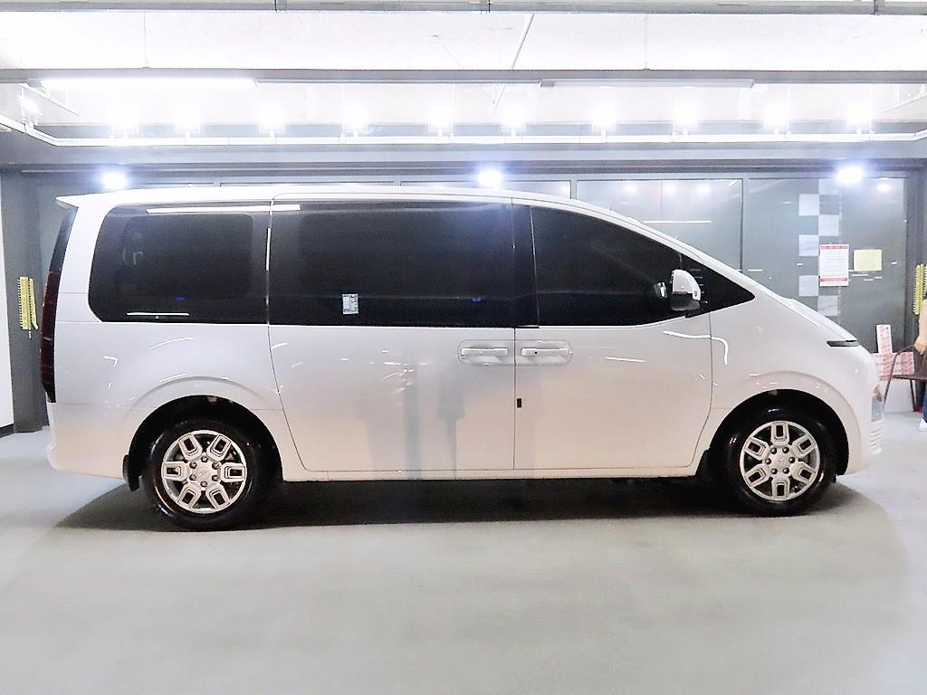 HYUNDAI Staria - Vista 3