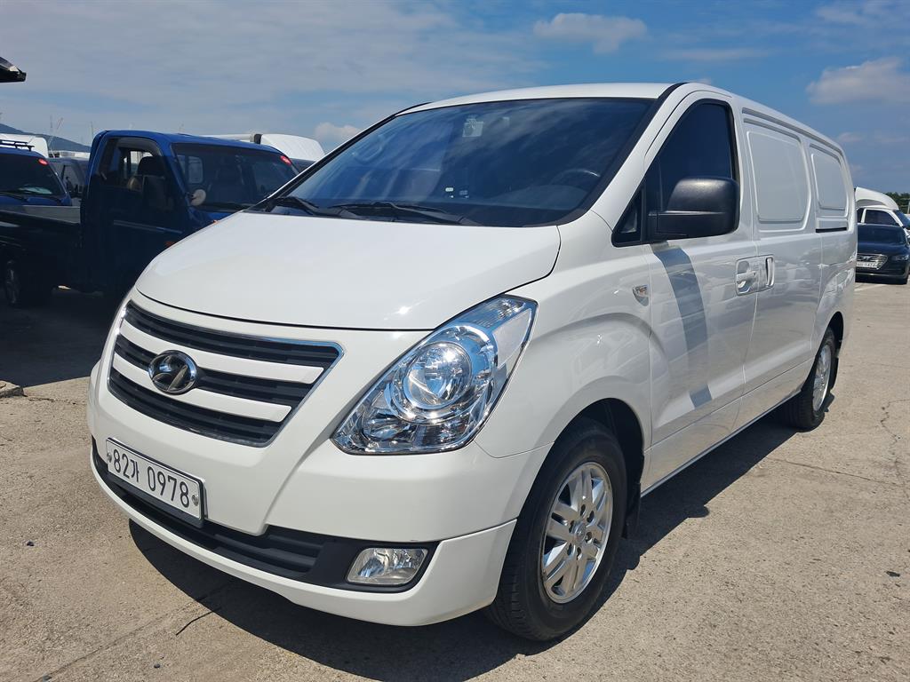 HYUNDAI Starex 2017 Blanco - Importación desde Corea - HF Imports Iquique - Foto 1