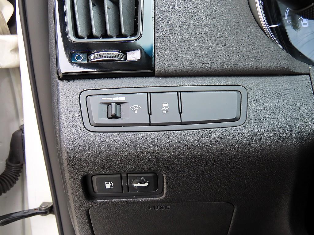 HYUNDAI Sonata - Vista 12