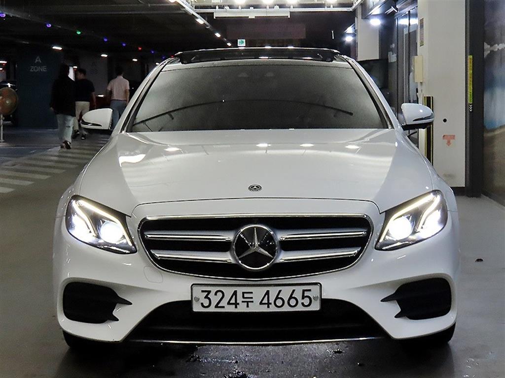 Mercedes Benz E class - Vista 2