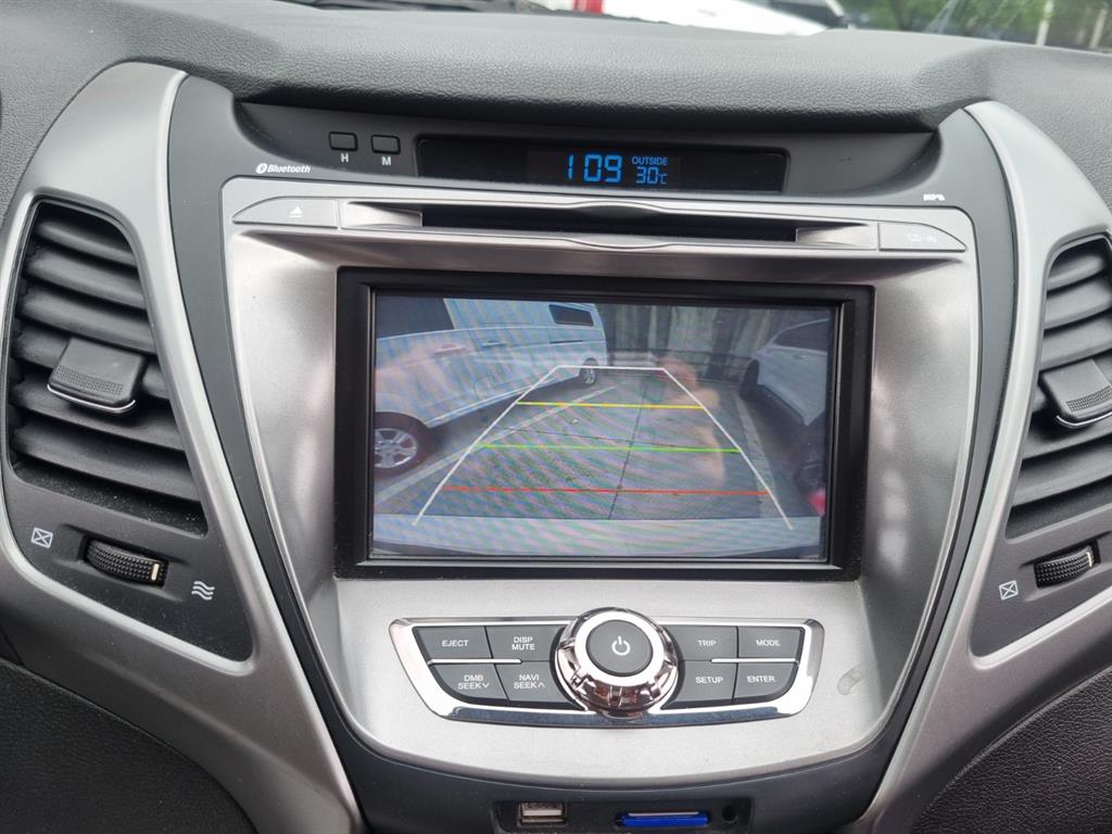 HYUNDAI Avante - Vista 9