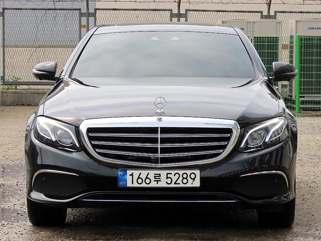 Mercedes Benz E class 2018 Negro - Importación desde Corea - HF Imports Iquique - Foto 1