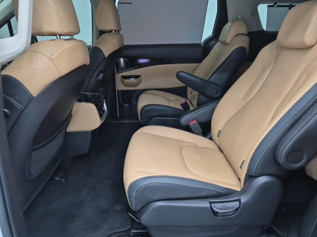 KIA Carnival - Vista 7