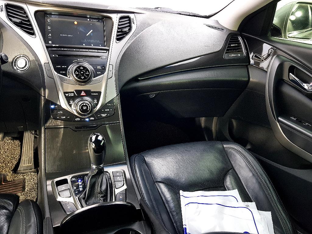 HYUNDAI Grandeur - Vista 10