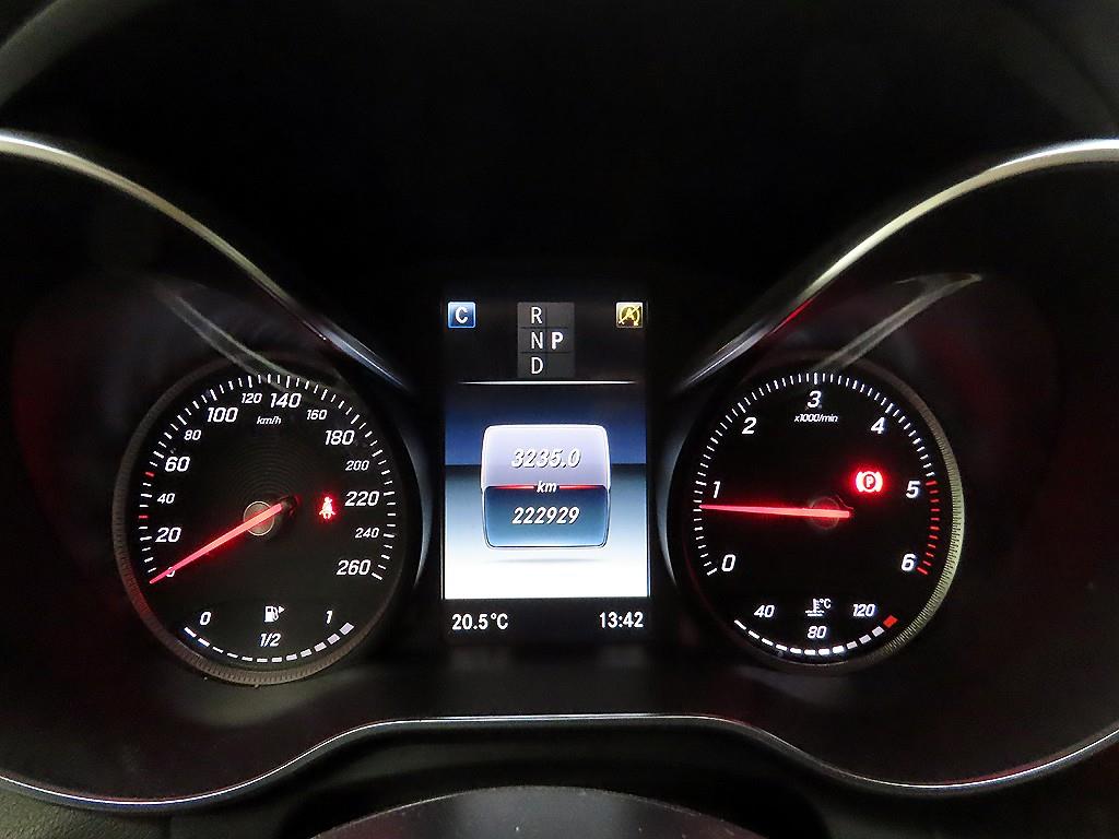 Mercedes Benz GLC Class - Vista 6