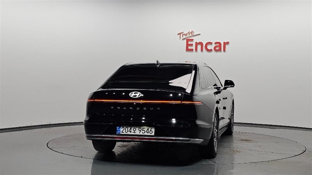HYUNDAI Grandeur - Vista 4