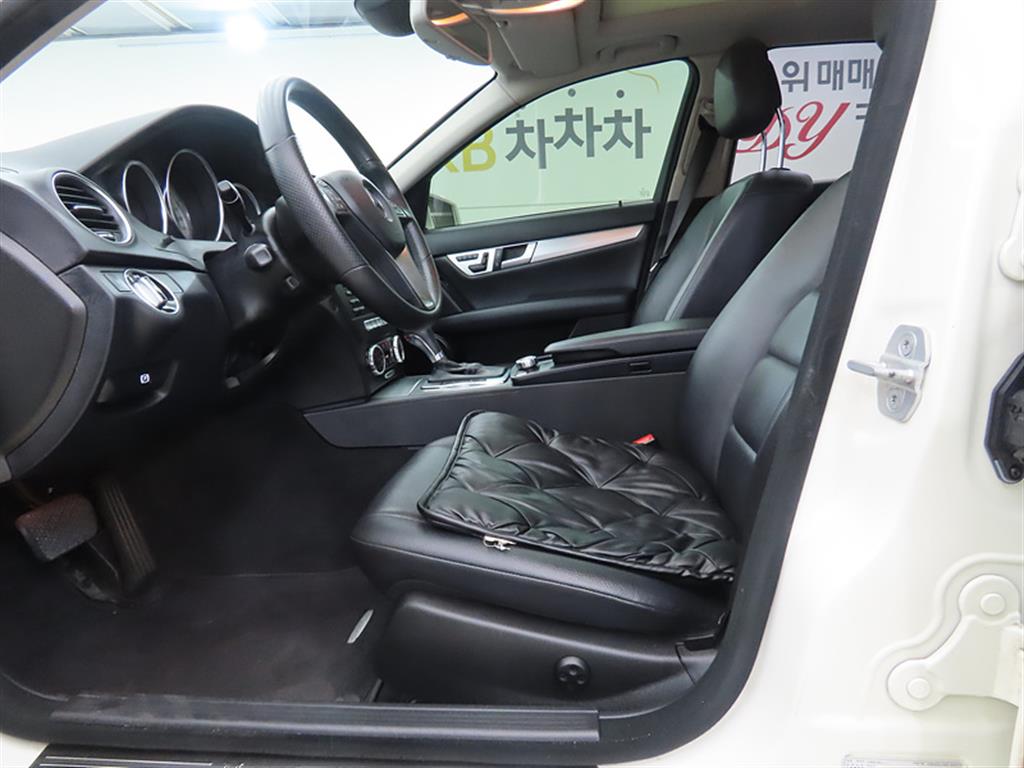 Mercedes Benz C Class - Vista 5