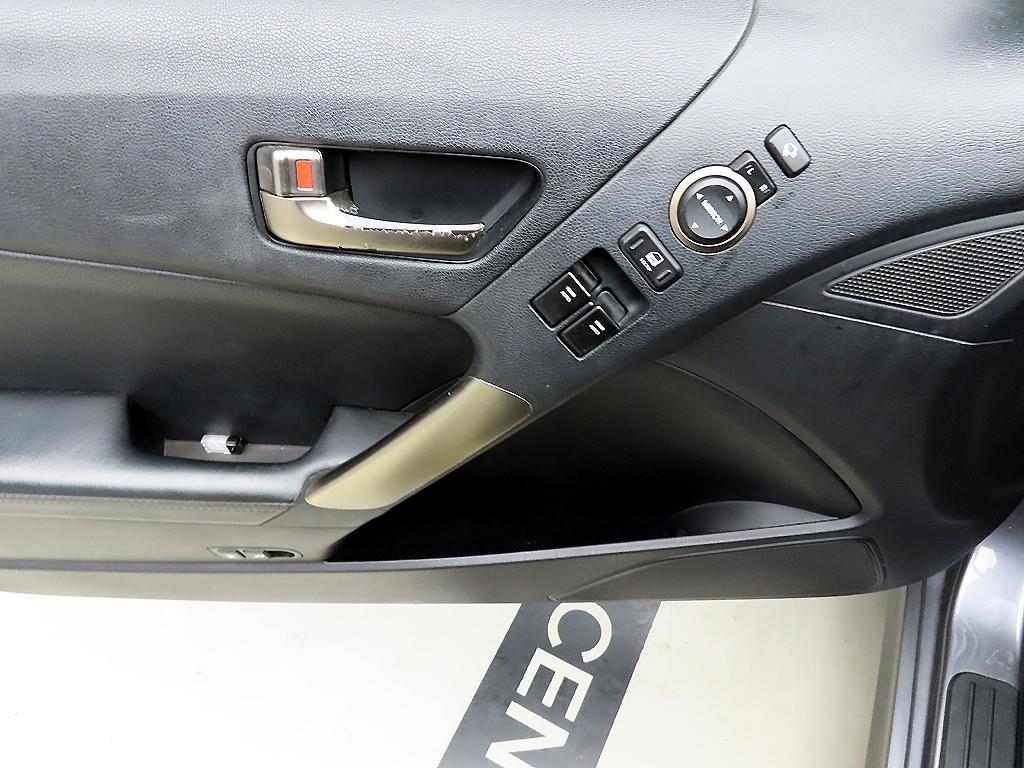 HYUNDAI Genesis - Vista 11