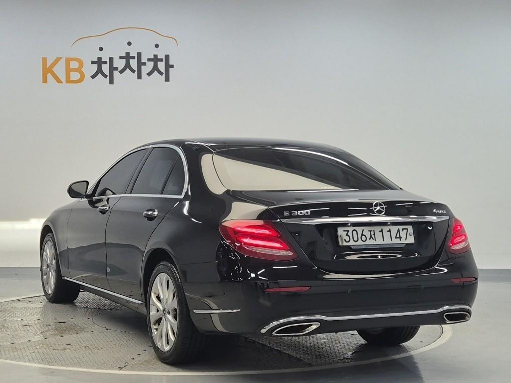 Mercedes Benz E class - Vista 2